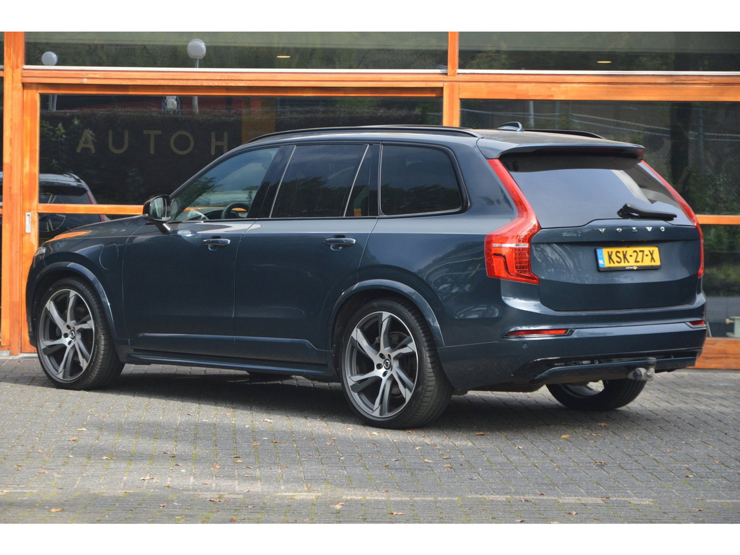 Volvo XC90 T8 Recharge AWD Plus Dark | Luchtvering | Panoramadak | Harman/Kardon | Trekhaak | Stoel + Stuur Verwarmd | Camera |