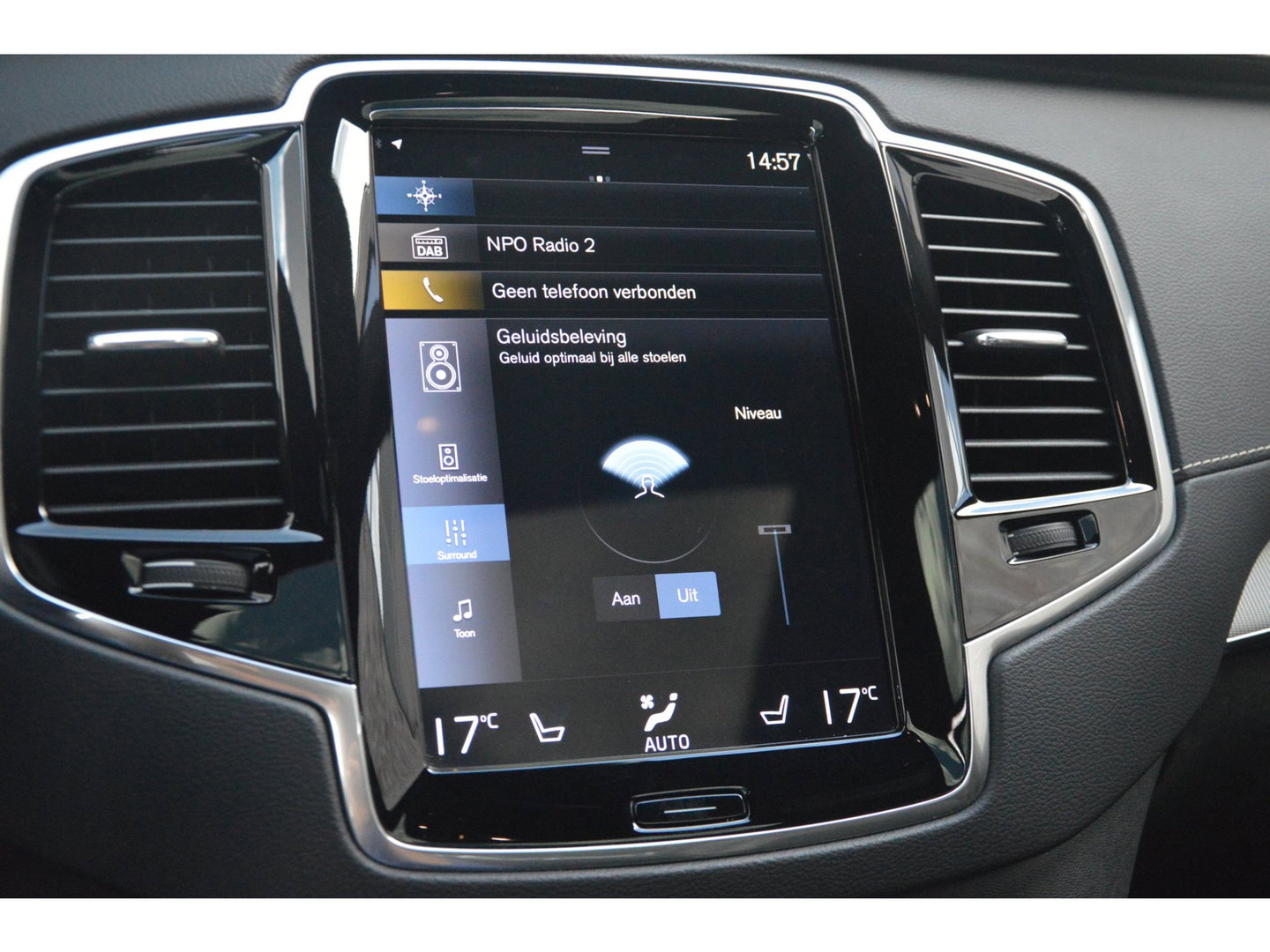 Volvo XC90 T8 Recharge AWD Plus Dark | Luchtvering | Panoramadak | Harman/Kardon | Trekhaak | Stoel + Stuur Verwarmd | Camera |