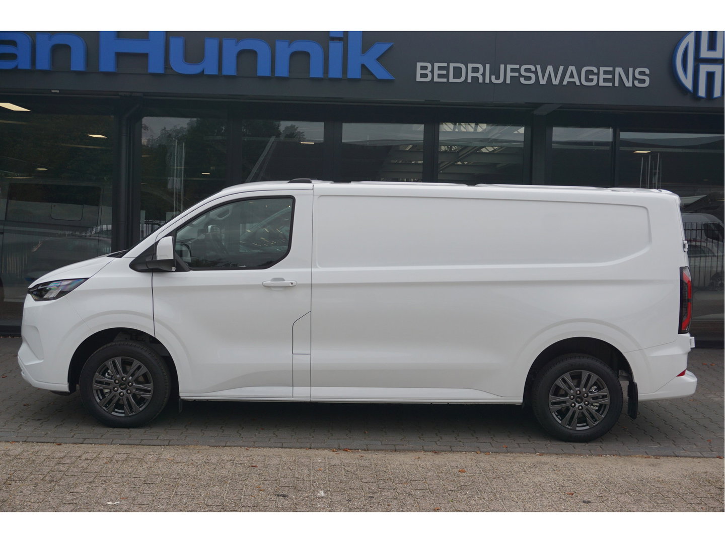Ford Transit Custom 320L 218PK 71KWH Limited Elektrisch AUT BPM VRIJ!! Navi, ACC, 360° Cam, 17" LM!! NR. EC29
