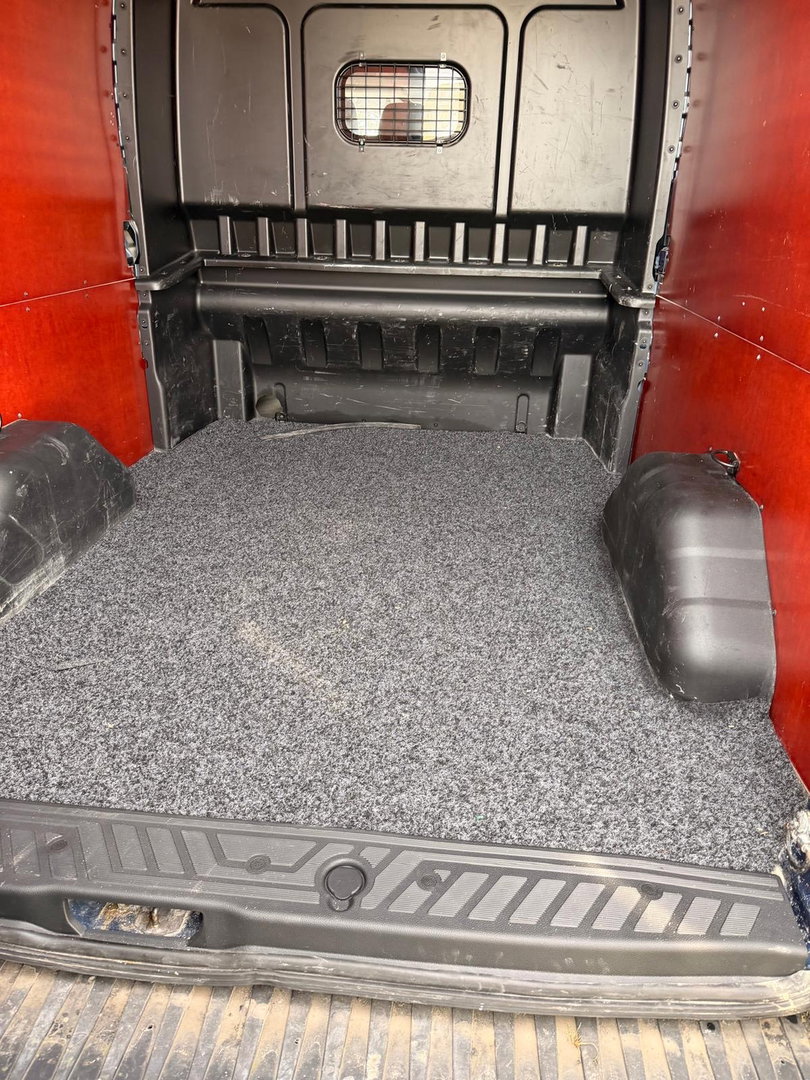 Ford Transit 350 2.0 TDCI 170pk L3H2 DC 5 persoons Trend / vaste prijs rijklaar € 25.950 ex btw / euro 6 / bpm vrij / lease vanaf € 424 / raptor grille / blauw metallic / trekhaak 2500 kg