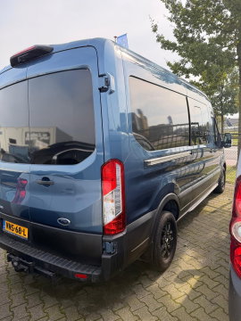 Ford Transit 350 2.0 TDCI 170pk L3H2 DC 5 persoons Trend / vaste prijs rijklaar € 25.950 ex btw / euro 6 / bpm vrij / lease vanaf € 424 / raptor grille / blauw metallic / trekhaak 2500 kg