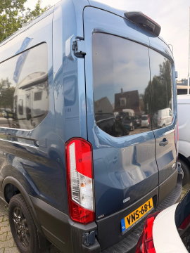 Ford Transit 350 2.0 TDCI 170pk L3H2 DC 5 persoons Trend / vaste prijs rijklaar € 25.950 ex btw / euro 6 / bpm vrij / lease vanaf € 424 / raptor grille / blauw metallic / trekhaak 2500 kg