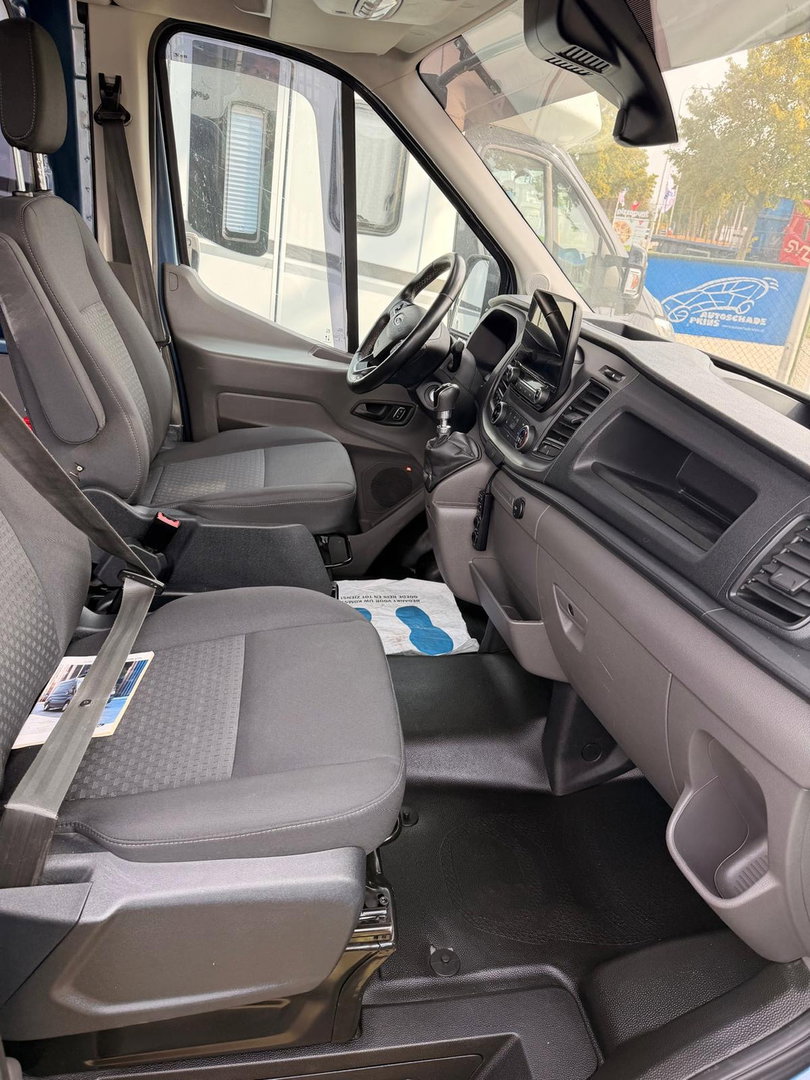 Ford Transit 350 2.0 TDCI 170pk L3H2 DC 5 persoons Trend / vaste prijs rijklaar € 25.950 ex btw / euro 6 / bpm vrij / lease vanaf € 424 / raptor grille / blauw metallic / trekhaak 2500 kg