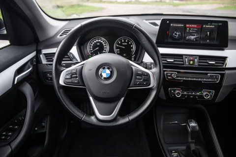 BMW X1 xDrive25e Executive CAMERA / CARPLAY / HEAD UP DISPLAY / LEDER / LED / CRUISE CONTROLE / STOELVERWARMING