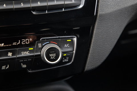 BMW X1 xDrive25e Executive CAMERA / CARPLAY / HEAD UP DISPLAY / LEDER / LED / CRUISE CONTROLE / STOELVERWARMING