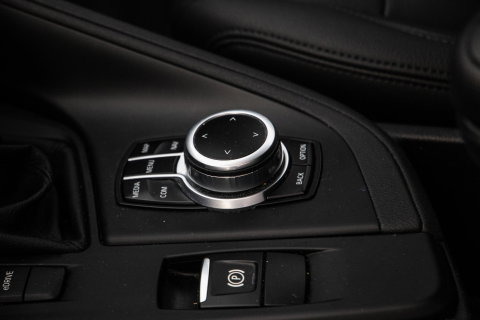 BMW X1 xDrive25e Executive CAMERA / CARPLAY / HEAD UP DISPLAY / LEDER / LED / CRUISE CONTROLE / STOELVERWARMING