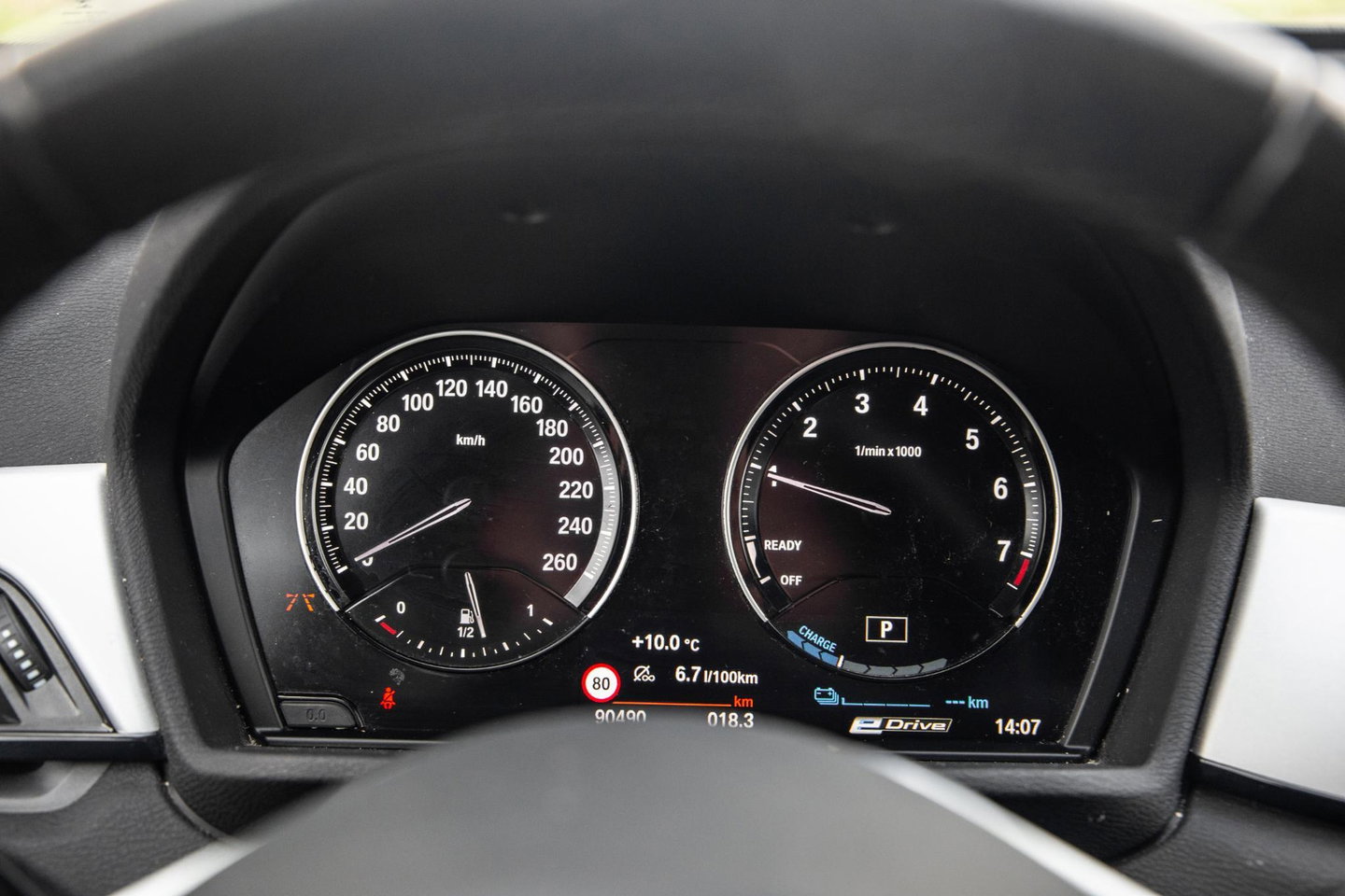 BMW X1 xDrive25e Executive CAMERA / CARPLAY / HEAD UP DISPLAY / LEDER / LED / CRUISE CONTROLE / STOELVERWARMING