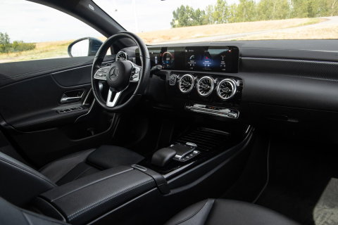 Mercedes-Benz CLA Shooting Brake 250 e Business Solution CARPLAY / TREKHAAK / AMBIENT LIGHTING / CAMERA