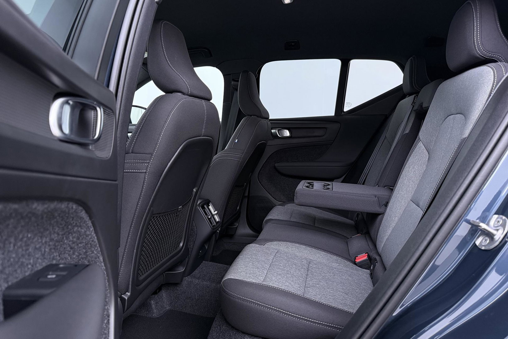 Volvo XC40 2.0 B3 Plus Black Edition | Harman/Kardon | BLIS | 360° Camera | Pilot Assist | Stoel+Stuurverwarming | Memory | ACC | 20 Inch