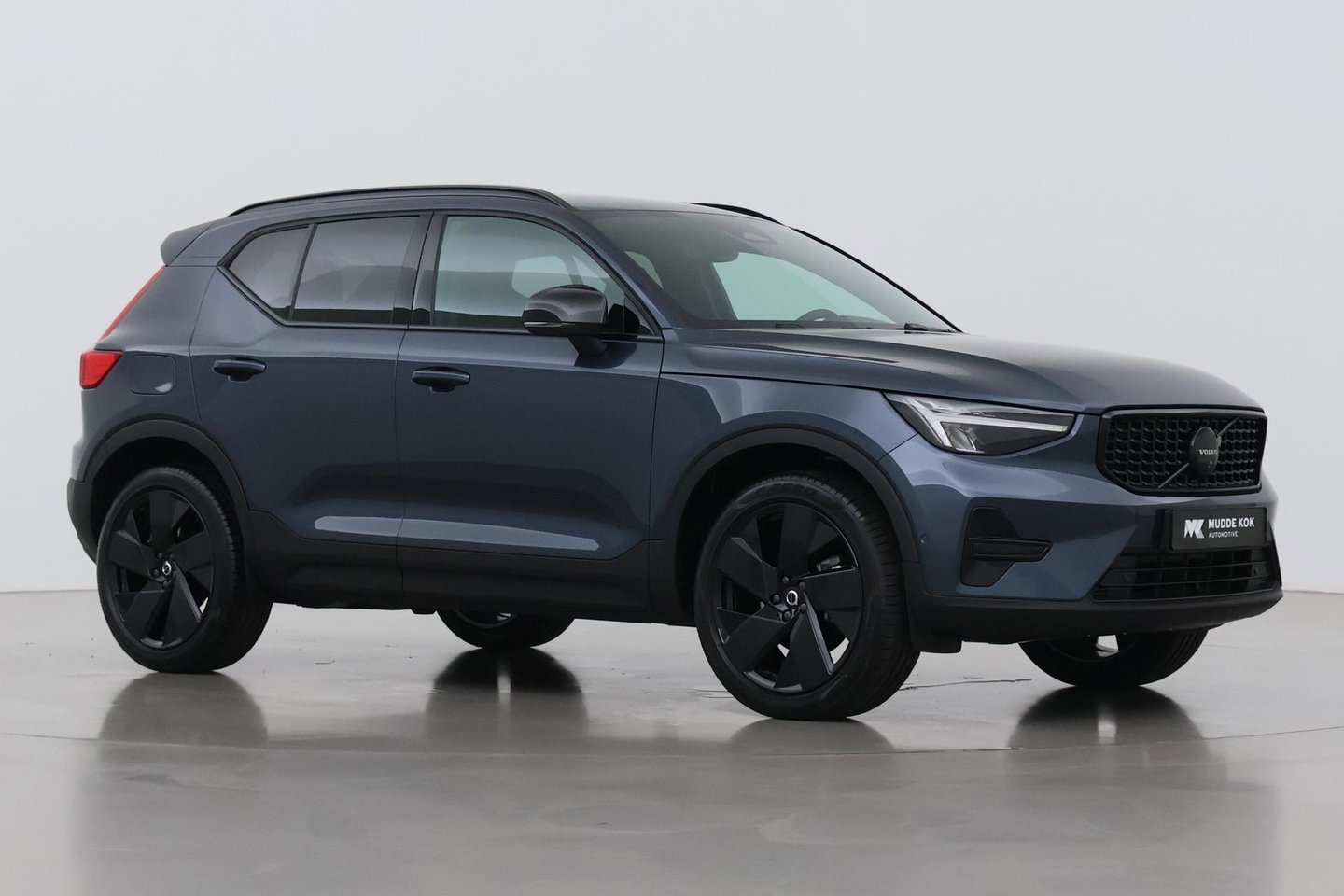 Volvo XC40 2.0 B3 Plus Black Edition | Harman/Kardon | BLIS | 360° Camera | Pilot Assist | Stoel+Stuurverwarming | Memory | ACC | 20 Inch