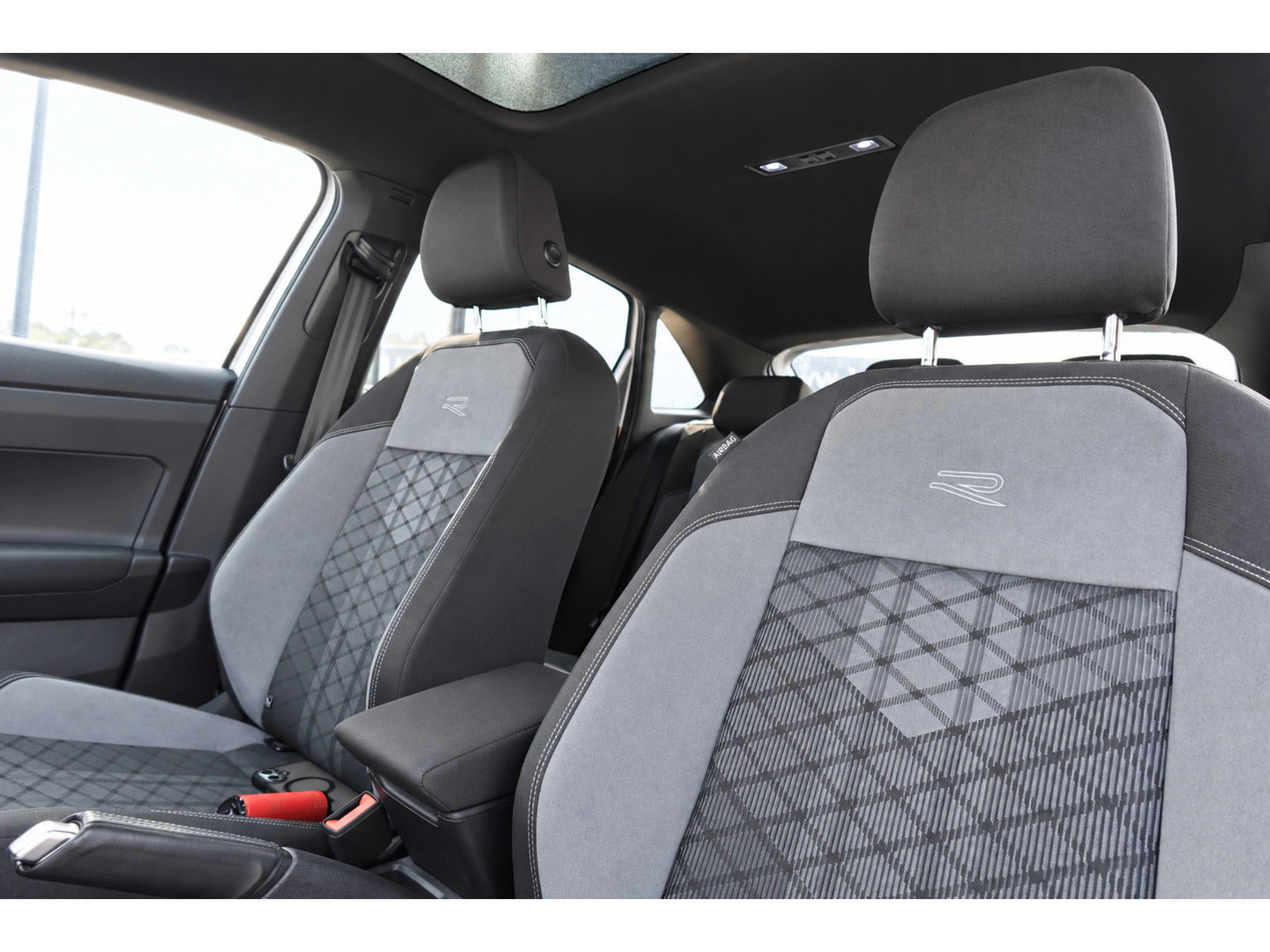 Volkswagen Taigo 1.5 TSI R-Line KEYLESS IQ.LIGHT PANO VOL