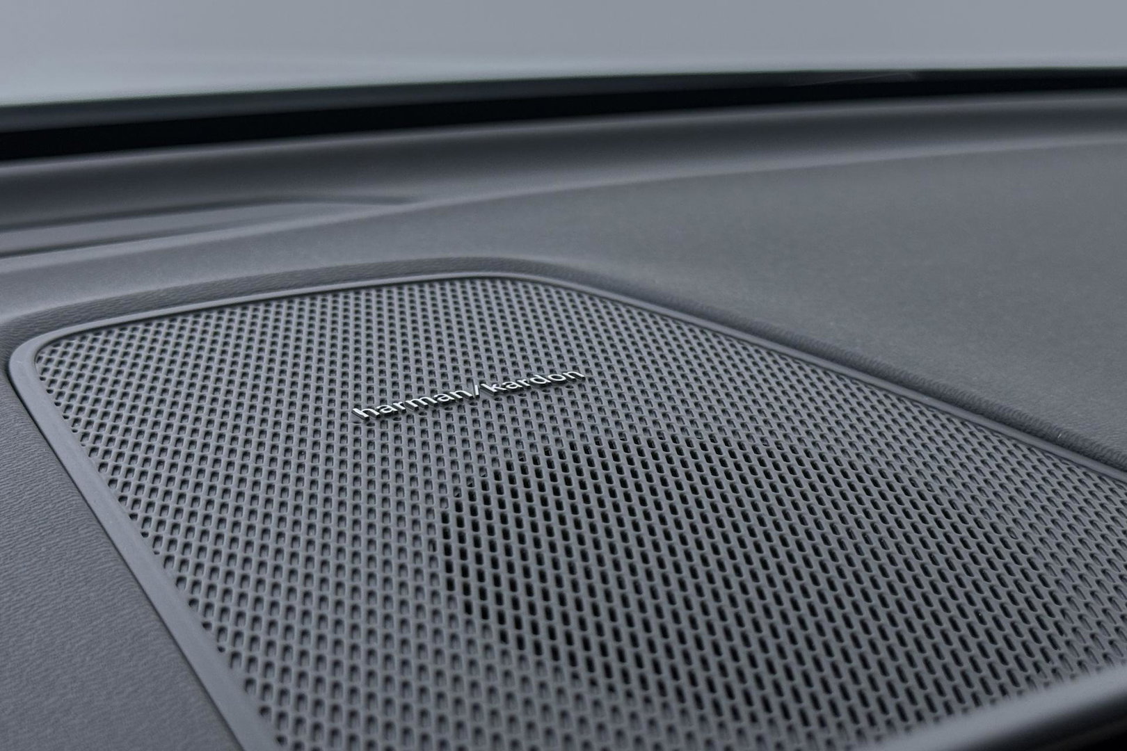 Volvo XC60 T8 Plus Black Edition | Harman/Kardon | Panoramadak | 360° Camera | Head-Up | BLIS | Stuurverwarming | 21 Inch | ACC