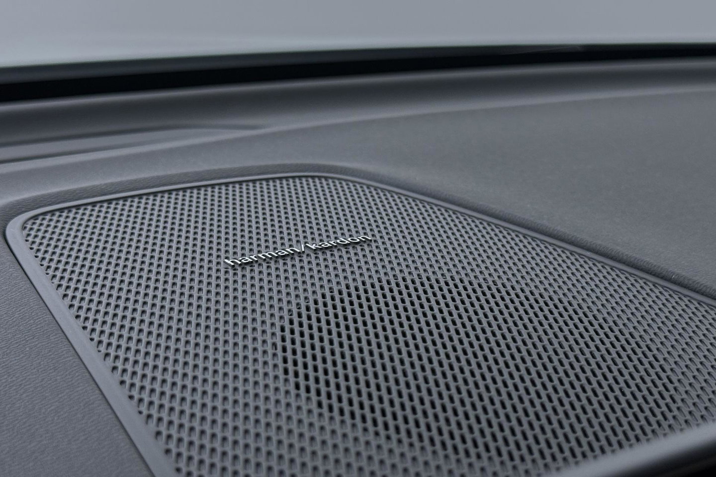 Volvo XC60 T8 Plus Black Edition | Harman/Kardon | Panoramadak | 360° Camera | Head-Up | BLIS | Stuurverwarming | 21 Inch | ACC