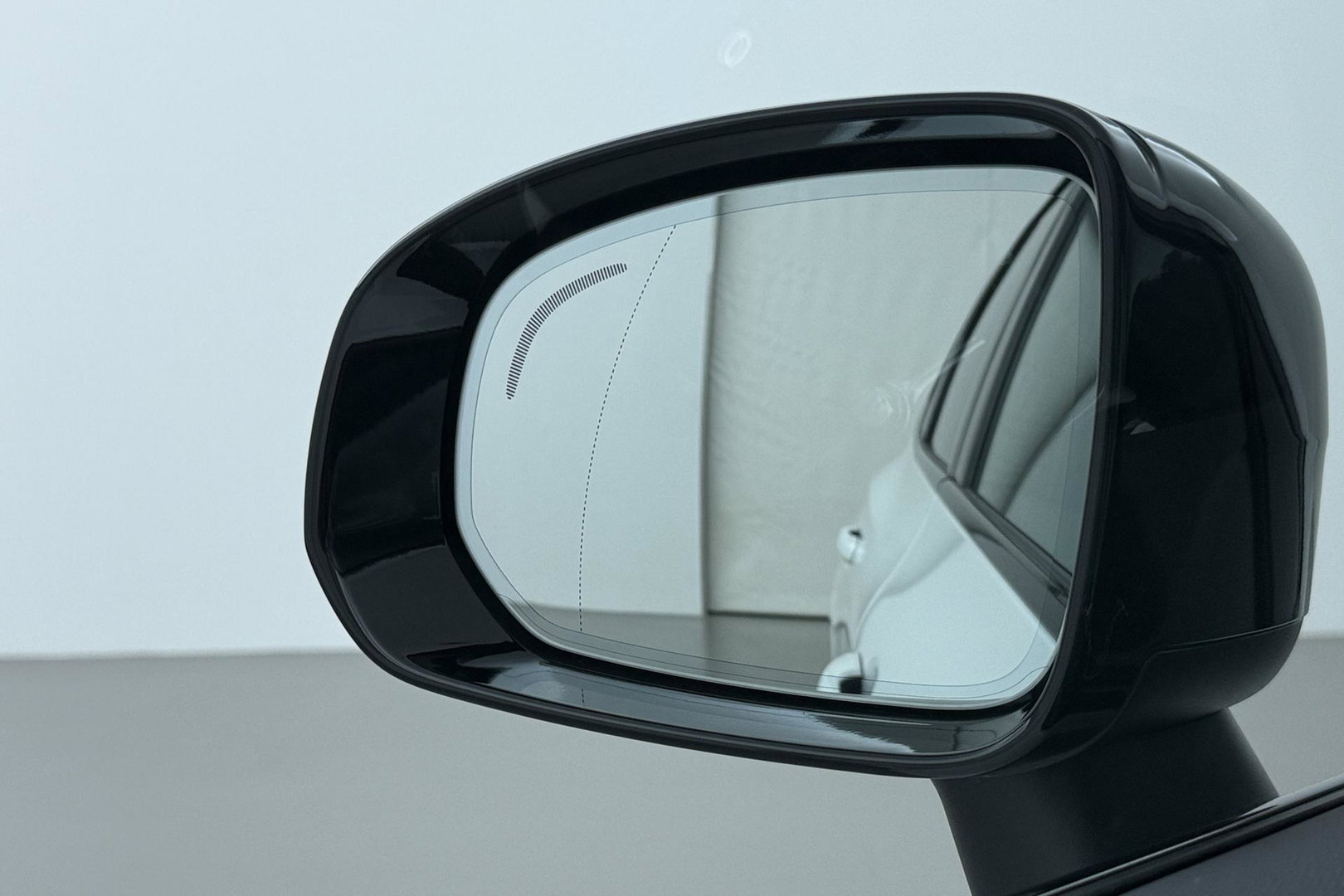 Volvo XC60 T8 Plus Black Edition | Harman/Kardon | Panoramadak | 360° Camera | Head-Up | BLIS | Stuurverwarming | 21 Inch | ACC