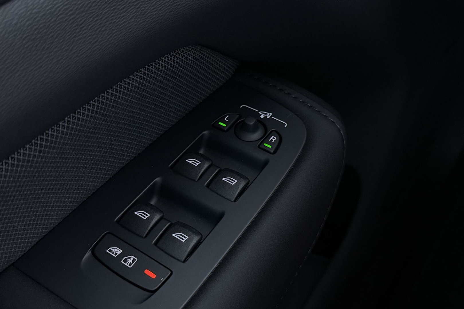 Volvo XC60 T8 Plus Black Edition | Harman/Kardon | Panoramadak | 360° Camera | Head-Up | BLIS | Stuurverwarming | 21 Inch | ACC