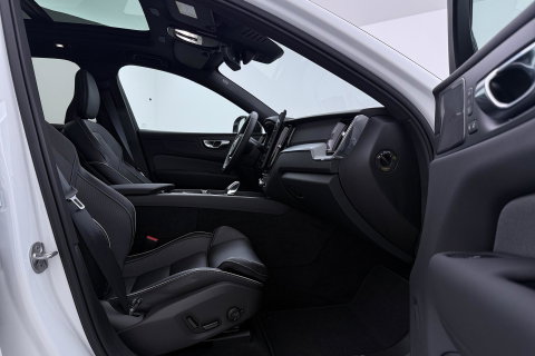 Volvo XC60 T8 Plus Black Edition | Harman/Kardon | Panoramadak | 360° Camera | Head-Up | BLIS | Stuurverwarming | 21 Inch | ACC