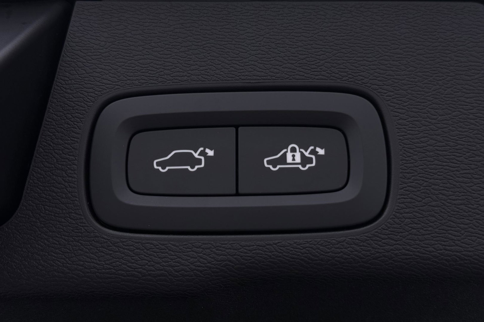 Volvo XC60 T8 Plus Black Edition | Harman/Kardon | Panoramadak | 360° Camera | Head-Up | BLIS | Stuurverwarming | 21 Inch | ACC