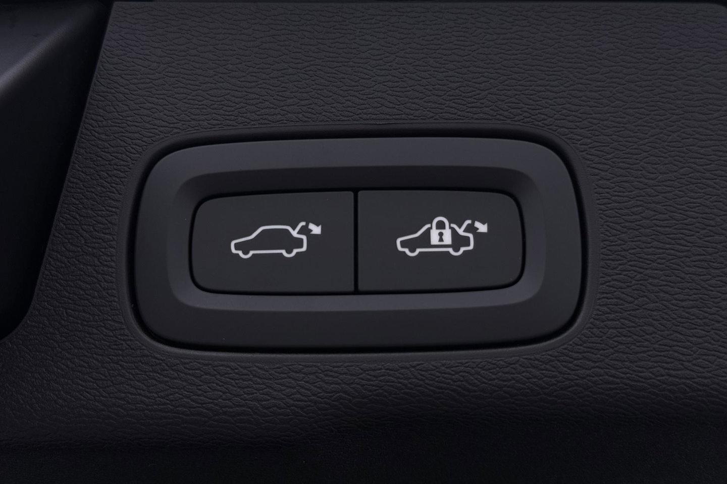 Volvo XC60 T8 Plus Black Edition | Harman/Kardon | Panoramadak | 360° Camera | Head-Up | BLIS | Stuurverwarming | 21 Inch | ACC