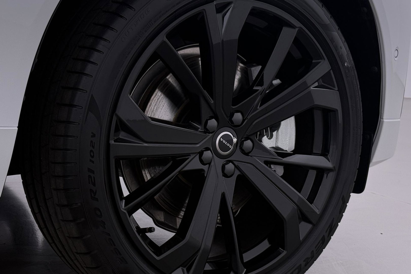 Volvo XC60 T8 Plus Black Edition | Harman/Kardon | Panoramadak | 360° Camera | Head-Up | BLIS | Stuurverwarming | 21 Inch | ACC