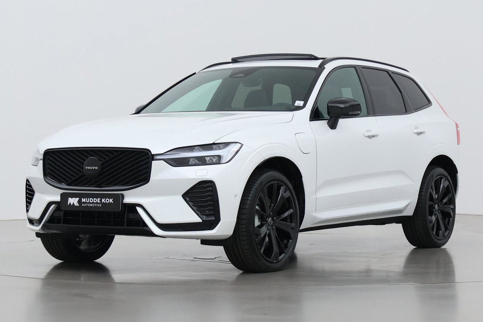 Volvo XC60 T8 Plus Black Edition | Harman/Kardon | Panoramadak | 360° Camera | Head-Up | BLIS | Stuurverwarming | 21 Inch | ACC
