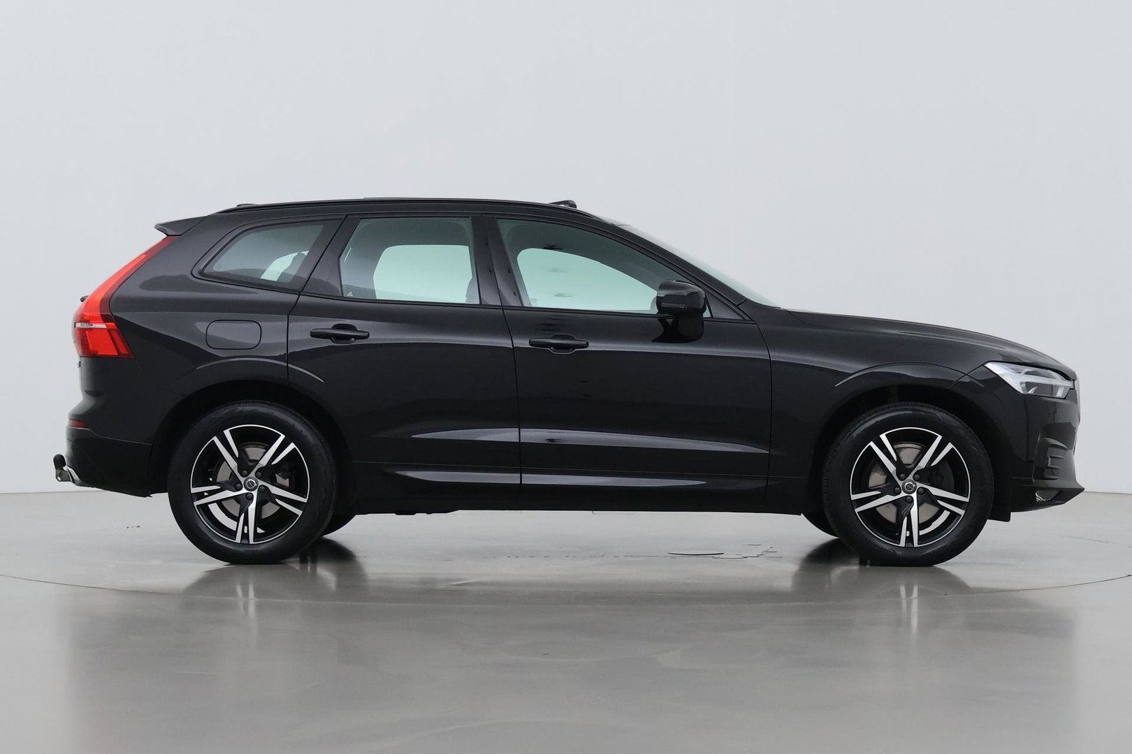 Volvo XC60 2.0 B4 R-Design | Harman/Kardon | Panoramadak | Trekhaak | Camera | Stoelverwarming | Verwarmde voorruit