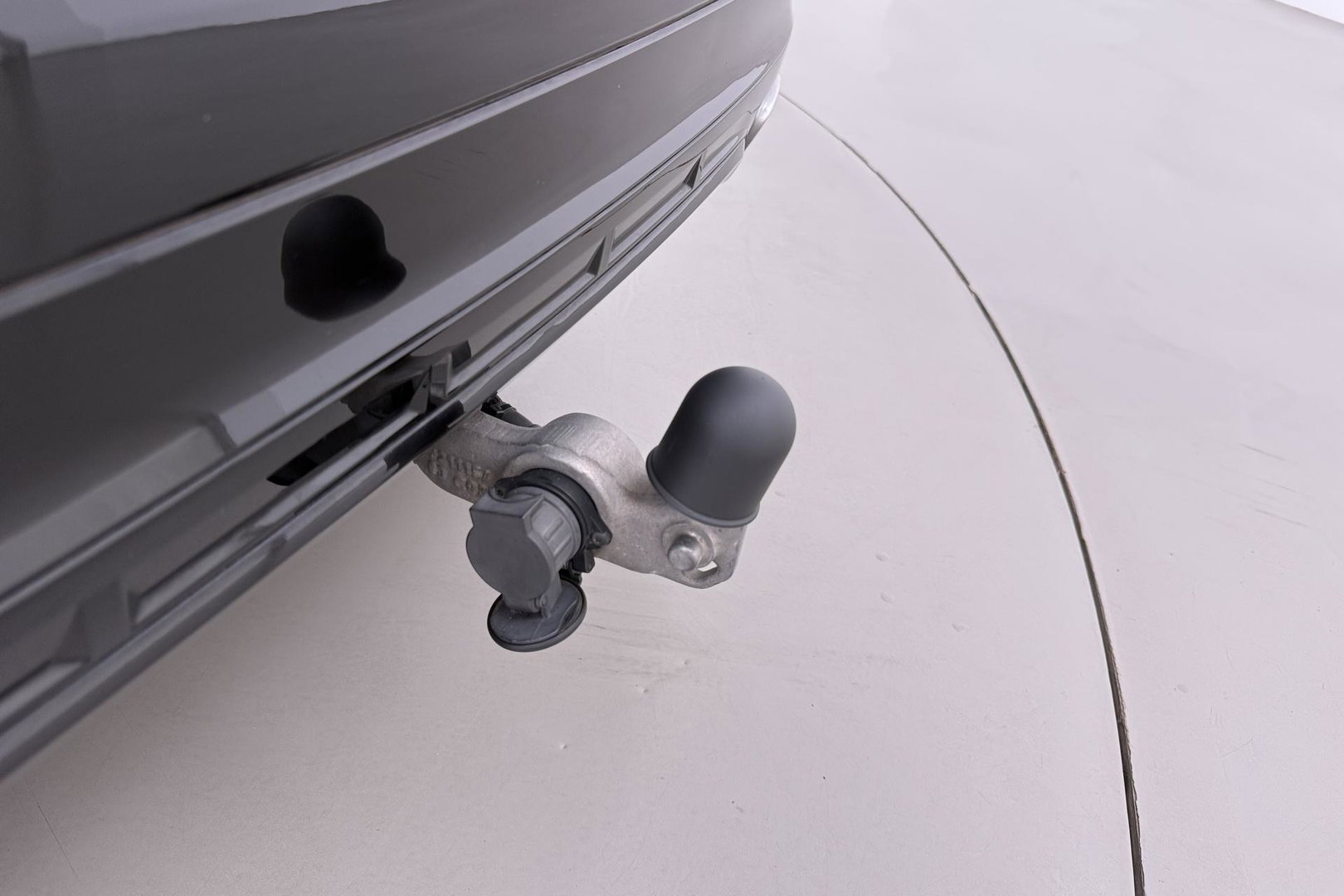 Volvo XC60 2.0 B4 R-Design | Harman/Kardon | Panoramadak | Trekhaak | Camera | Stoelverwarming | Verwarmde voorruit