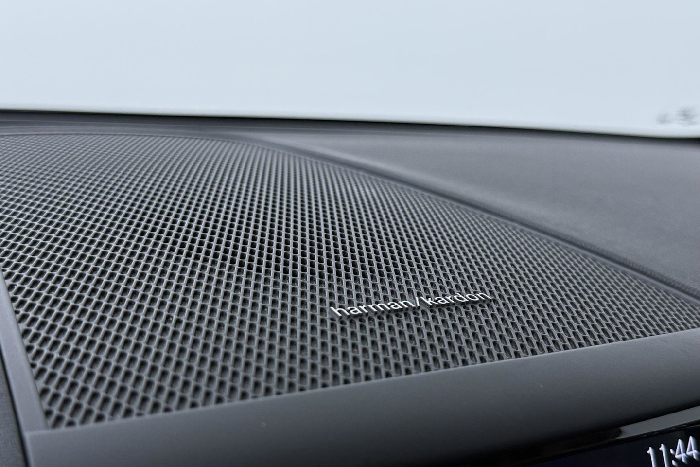 Volvo XC60 2.0 B4 R-Design | Harman/Kardon | Panoramadak | Trekhaak | Camera | Stoelverwarming | Verwarmde voorruit