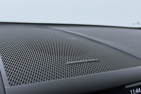 Volvo XC60 2.0 B4 R-Design | Harman/Kardon | Panoramadak | Trekhaak | Camera | Stoelverwarming | Verwarmde voorruit