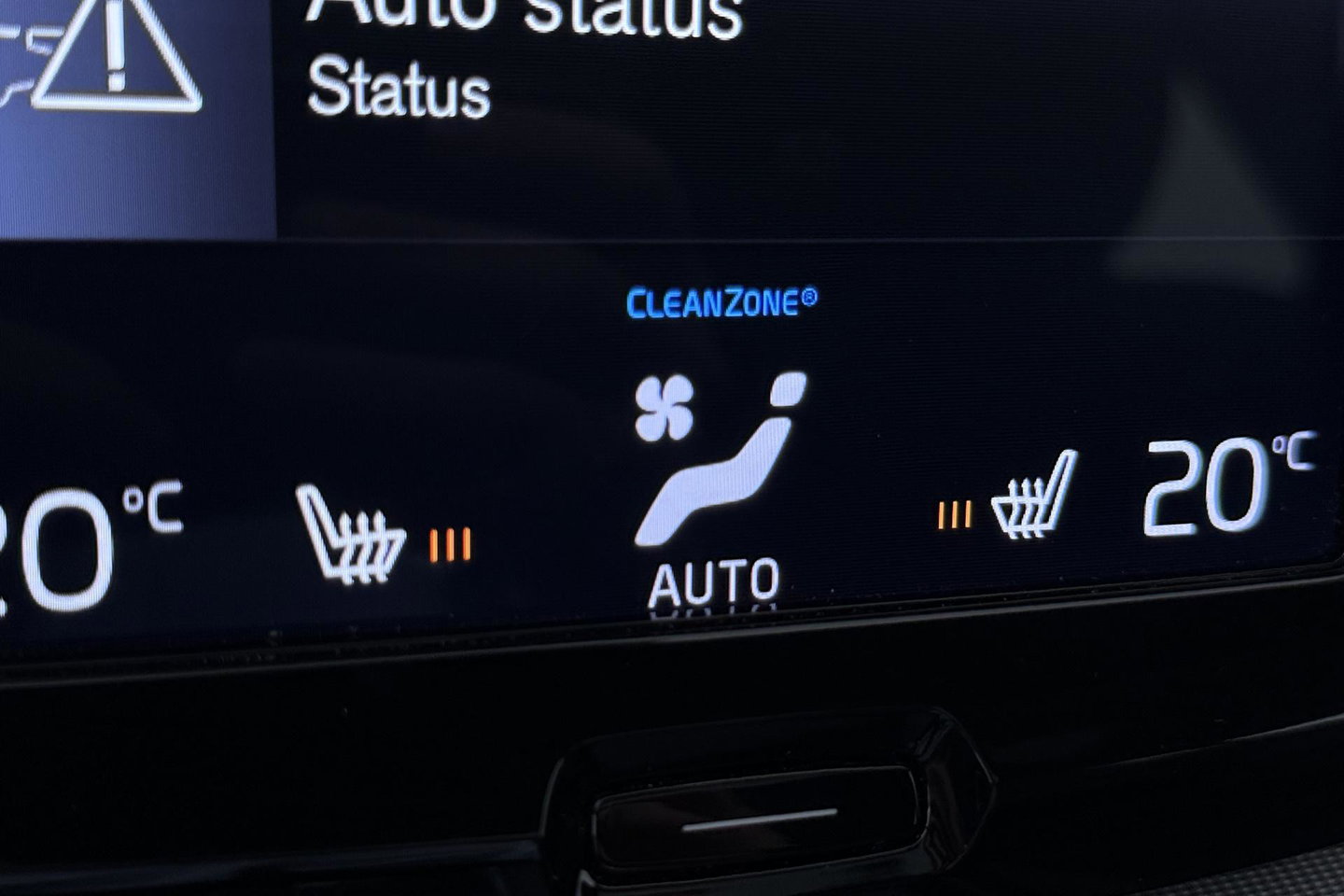 Volvo XC60 2.0 B4 R-Design | Harman/Kardon | Panoramadak | Trekhaak | Camera | Stoelverwarming | Verwarmde voorruit