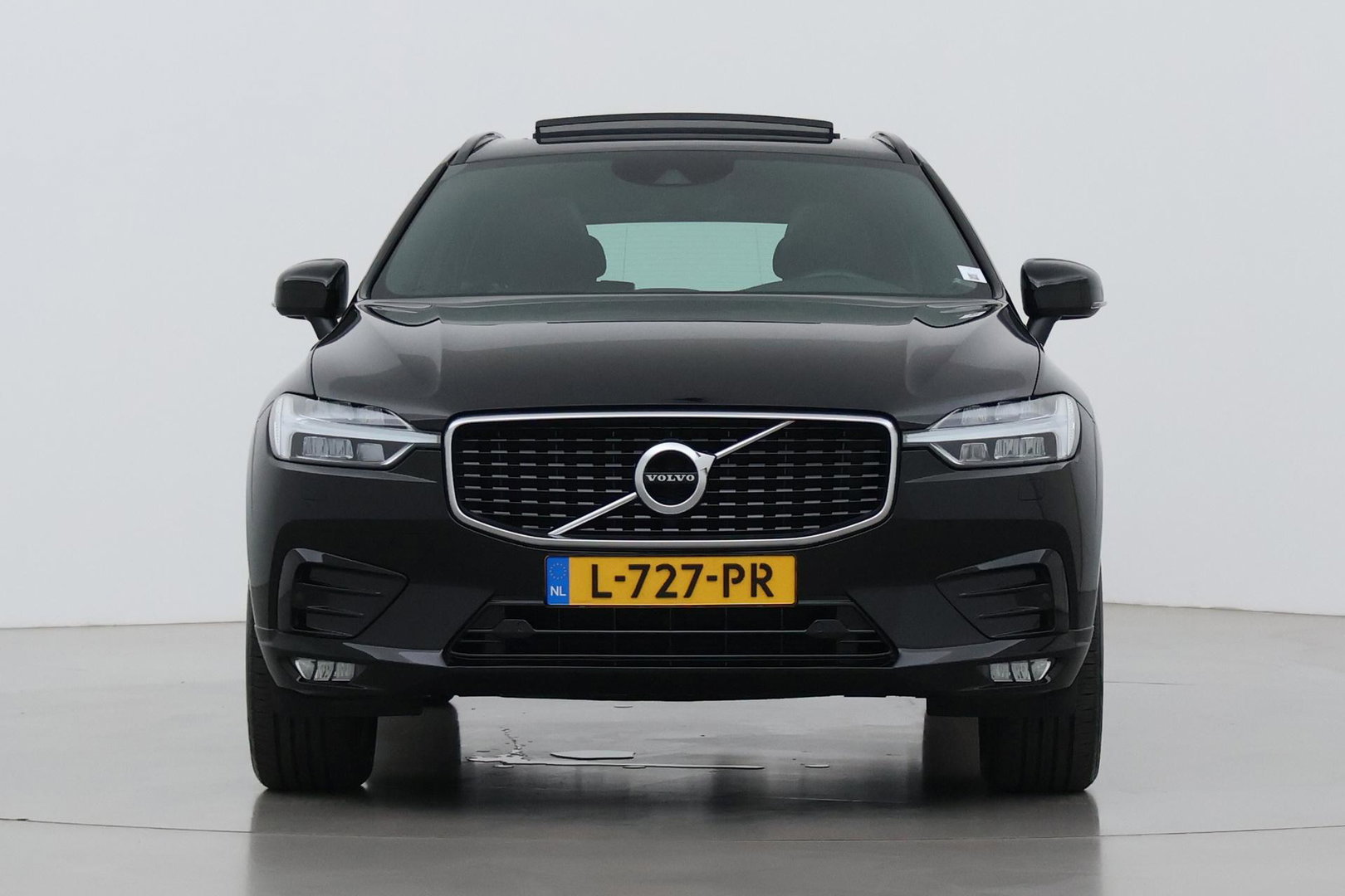 Volvo XC60 2.0 B4 R-Design | Harman/Kardon | Panoramadak | Trekhaak | Camera | Stoelverwarming | Verwarmde voorruit