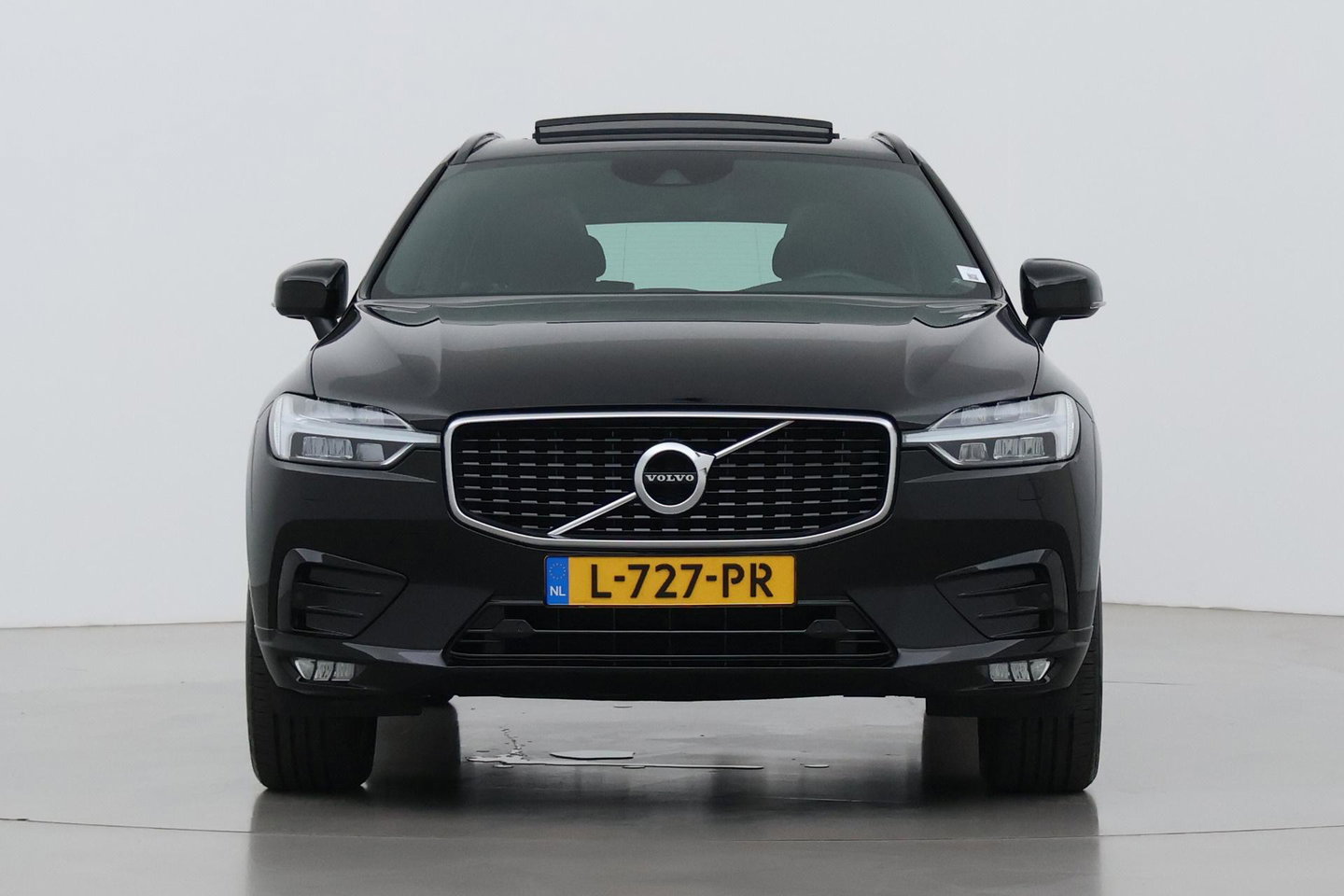 Volvo XC60 2.0 B4 R-Design | Harman/Kardon | Panoramadak | Trekhaak | Camera | Stoelverwarming | Verwarmde voorruit