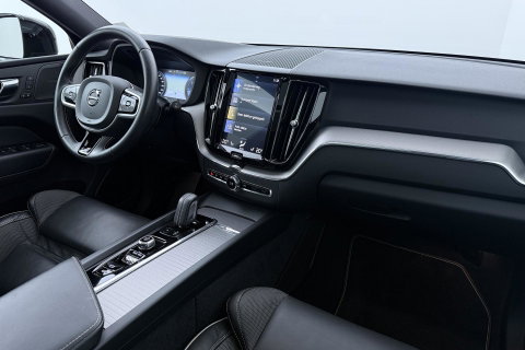 Volvo XC60 2.0 B4 R-Design | Harman/Kardon | Panoramadak | Trekhaak | Camera | Stoelverwarming | Verwarmde voorruit