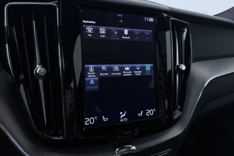 Volvo XC60 2.0 B4 R-Design | Harman/Kardon | Panoramadak | Trekhaak | Camera | Stoelverwarming | Verwarmde voorruit
