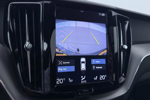 Volvo XC60 2.0 B4 R-Design | Harman/Kardon | Panoramadak | Trekhaak | Camera | Stoelverwarming | Verwarmde voorruit