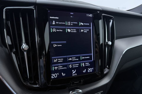 Volvo XC60 2.0 B4 R-Design | Harman/Kardon | Panoramadak | Trekhaak | Camera | Stoelverwarming | Verwarmde voorruit
