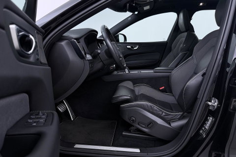 Volvo XC60 2.0 B4 R-Design | Harman/Kardon | Panoramadak | Trekhaak | Camera | Stoelverwarming | Verwarmde voorruit