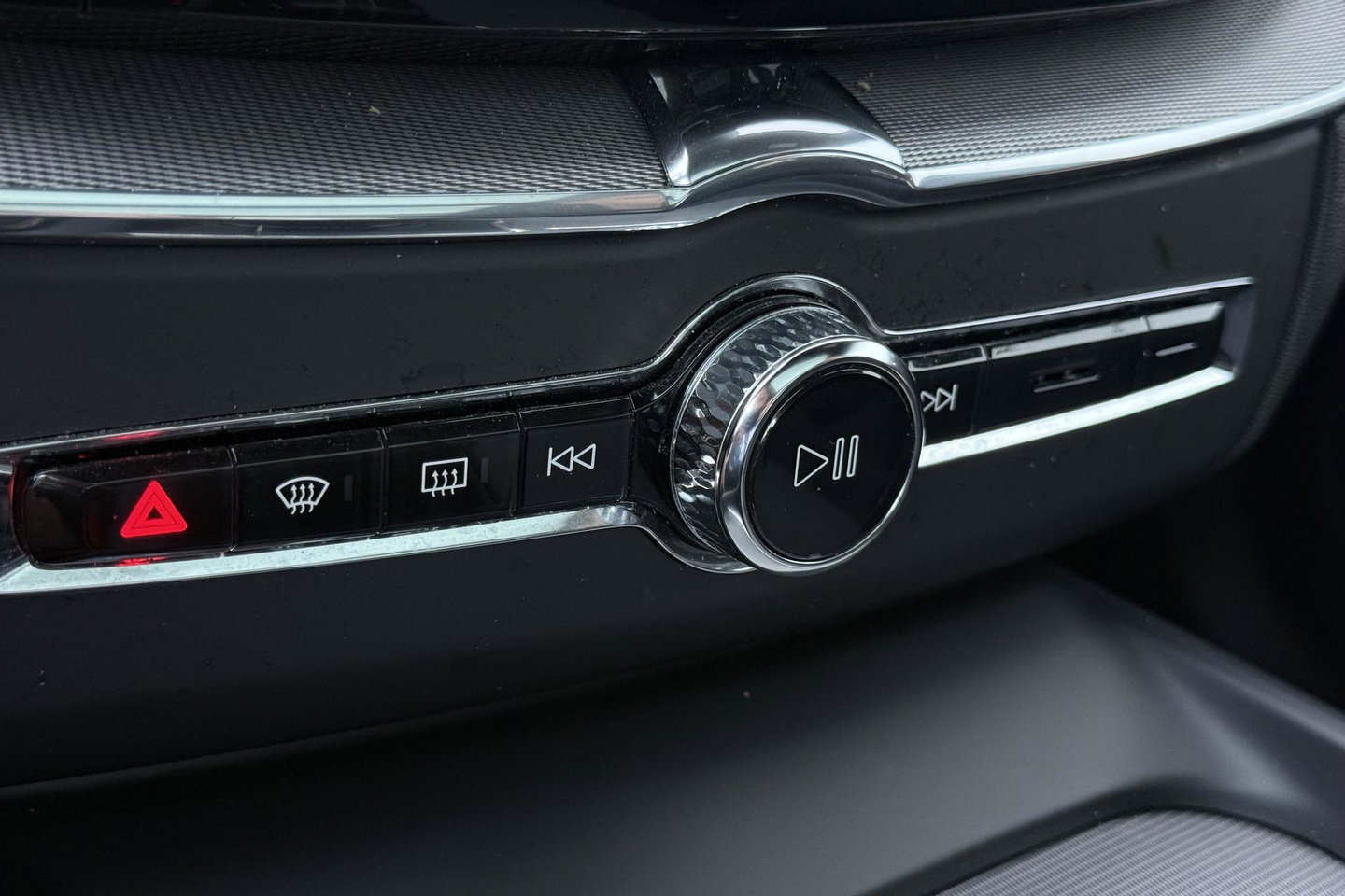 Volvo XC60 2.0 B4 R-Design | Harman/Kardon | Panoramadak | Trekhaak | Camera | Stoelverwarming | Verwarmde voorruit
