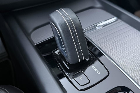 Volvo XC60 2.0 B4 R-Design | Harman/Kardon | Panoramadak | Trekhaak | Camera | Stoelverwarming | Verwarmde voorruit