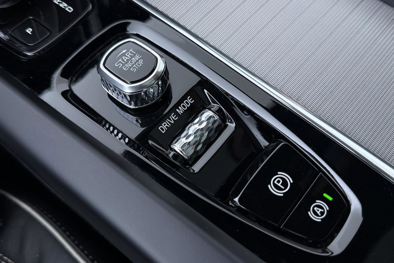 Volvo XC60 2.0 B4 R-Design | Harman/Kardon | Panoramadak | Trekhaak | Camera | Stoelverwarming | Verwarmde voorruit