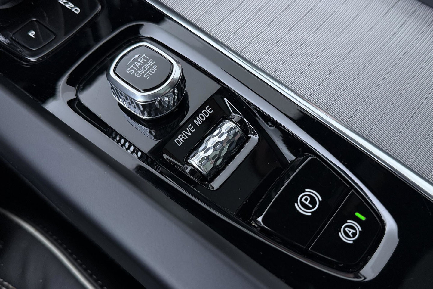 Volvo XC60 2.0 B4 R-Design | Harman/Kardon | Panoramadak | Trekhaak | Camera | Stoelverwarming | Verwarmde voorruit