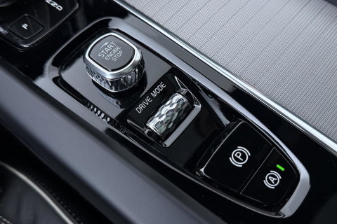 Volvo XC60 2.0 B4 R-Design | Harman/Kardon | Panoramadak | Trekhaak | Camera | Stoelverwarming | Verwarmde voorruit