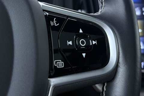 Volvo XC60 2.0 B4 R-Design | Harman/Kardon | Panoramadak | Trekhaak | Camera | Stoelverwarming | Verwarmde voorruit
