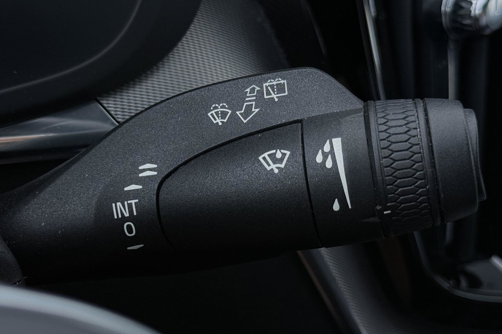 Volvo XC60 2.0 B4 R-Design | Harman/Kardon | Panoramadak | Trekhaak | Camera | Stoelverwarming | Verwarmde voorruit