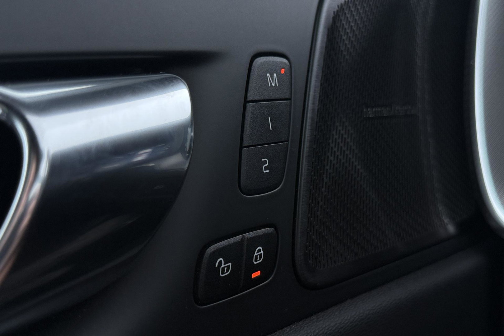 Volvo XC60 2.0 B4 R-Design | Harman/Kardon | Panoramadak | Trekhaak | Camera | Stoelverwarming | Verwarmde voorruit