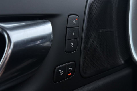 Volvo XC60 2.0 B4 R-Design | Harman/Kardon | Panoramadak | Trekhaak | Camera | Stoelverwarming | Verwarmde voorruit