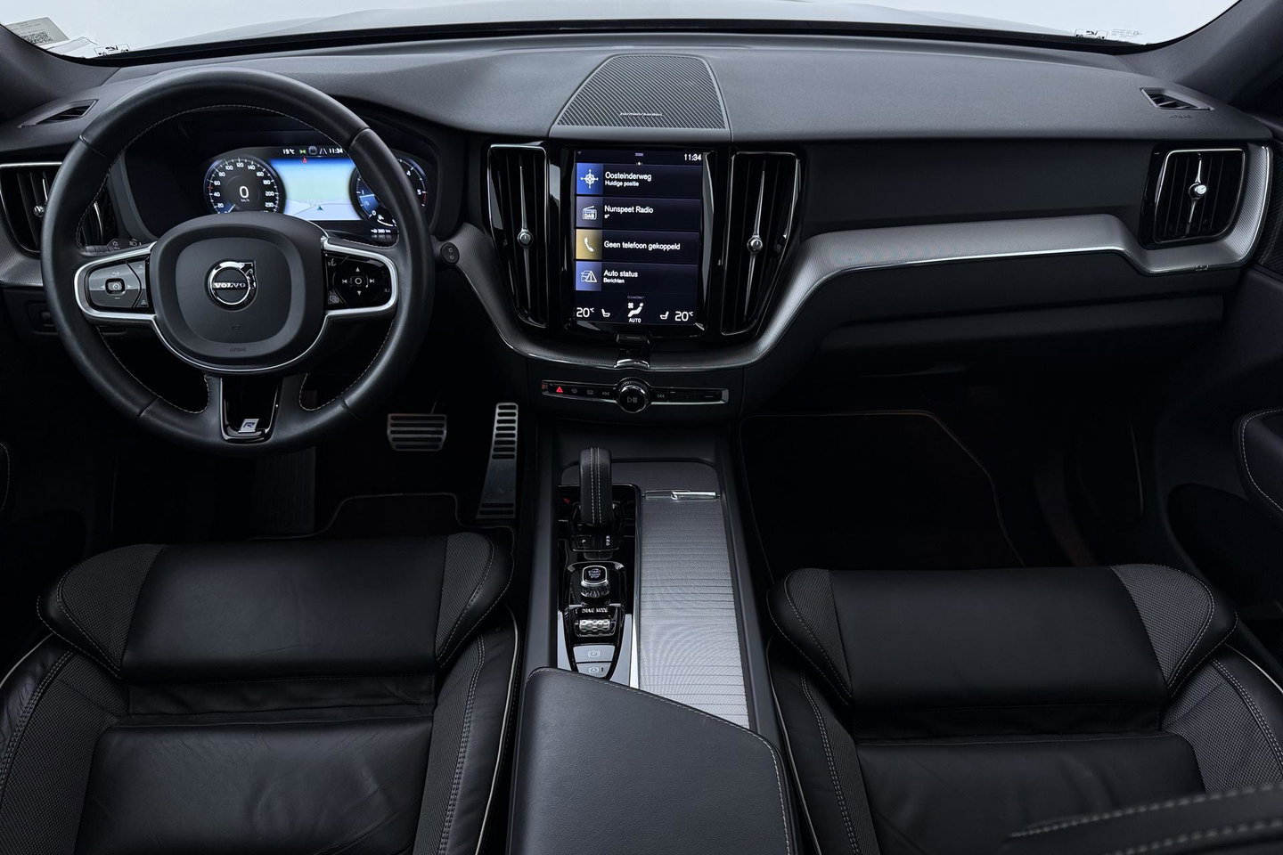 Volvo XC60 2.0 B4 R-Design | Harman/Kardon | Panoramadak | Trekhaak | Camera | Stoelverwarming | Verwarmde voorruit