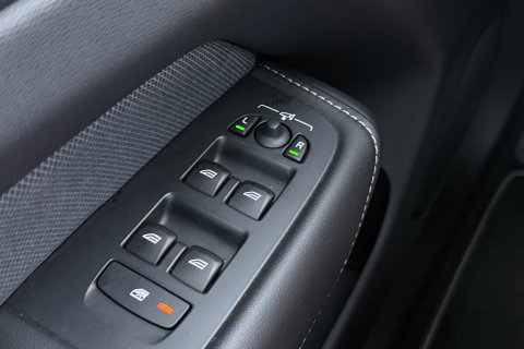 Volvo XC60 2.0 B4 R-Design | Harman/Kardon | Panoramadak | Trekhaak | Camera | Stoelverwarming | Verwarmde voorruit