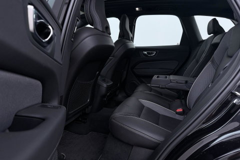 Volvo XC60 2.0 B4 R-Design | Harman/Kardon | Panoramadak | Trekhaak | Camera | Stoelverwarming | Verwarmde voorruit