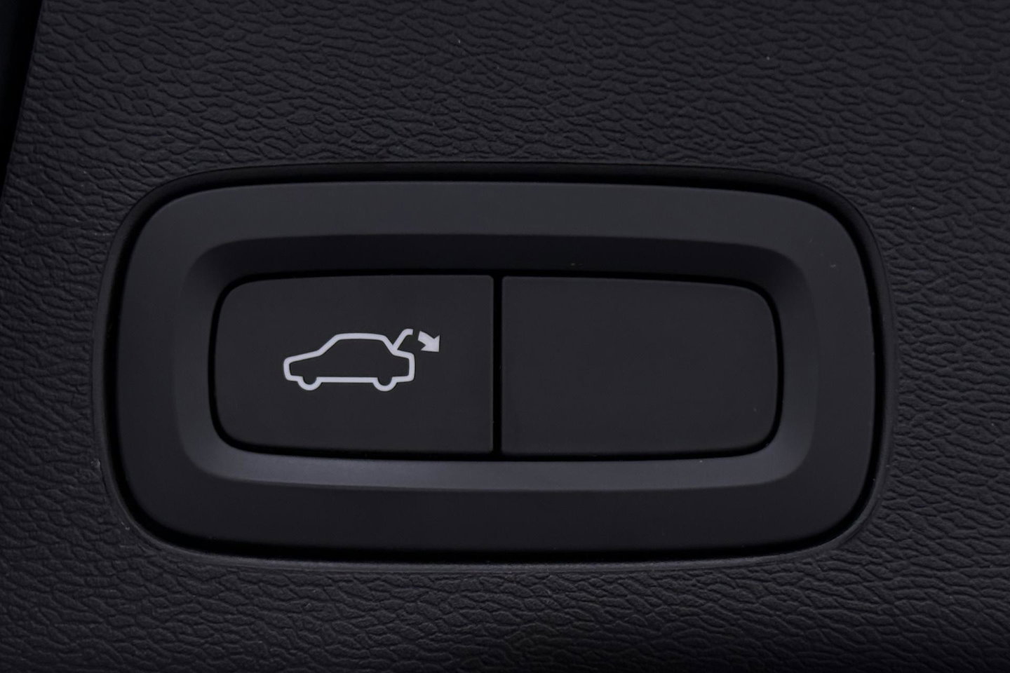 Volvo XC60 2.0 B4 R-Design | Harman/Kardon | Panoramadak | Trekhaak | Camera | Stoelverwarming | Verwarmde voorruit