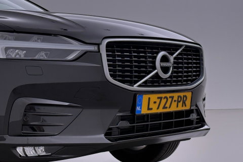 Volvo XC60 2.0 B4 R-Design | Harman/Kardon | Panoramadak | Trekhaak | Camera | Stoelverwarming | Verwarmde voorruit